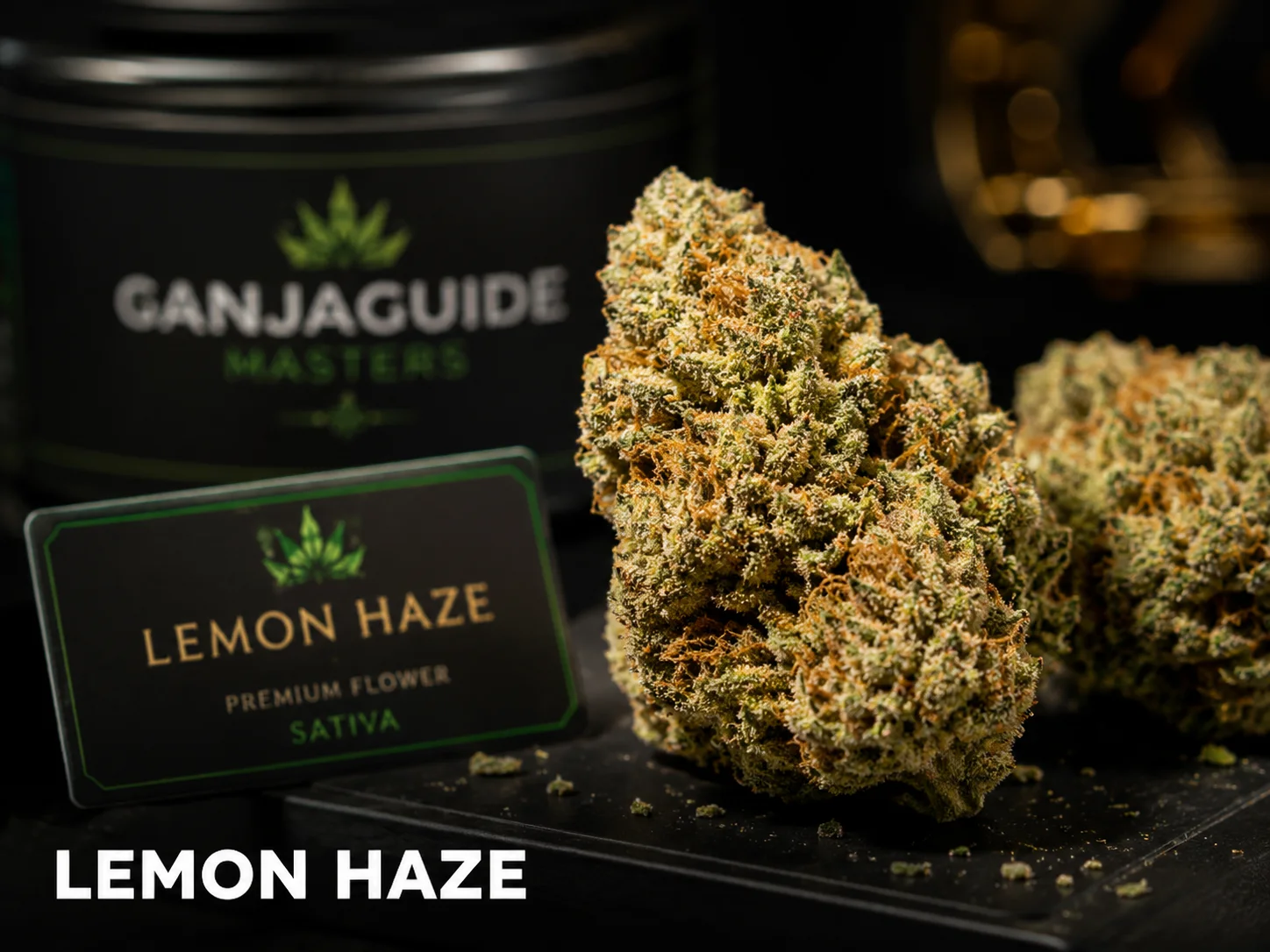 Illustratieve macrofoto van een gelabelde Lemon Haze cannabisbloem